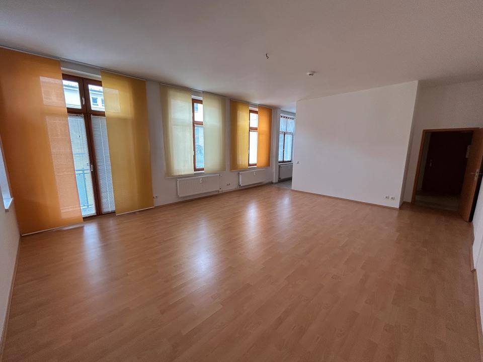 Thumbnail-Geräumige 1-Zimmer-Wohnung mit Einbauküche und großem Balkon!