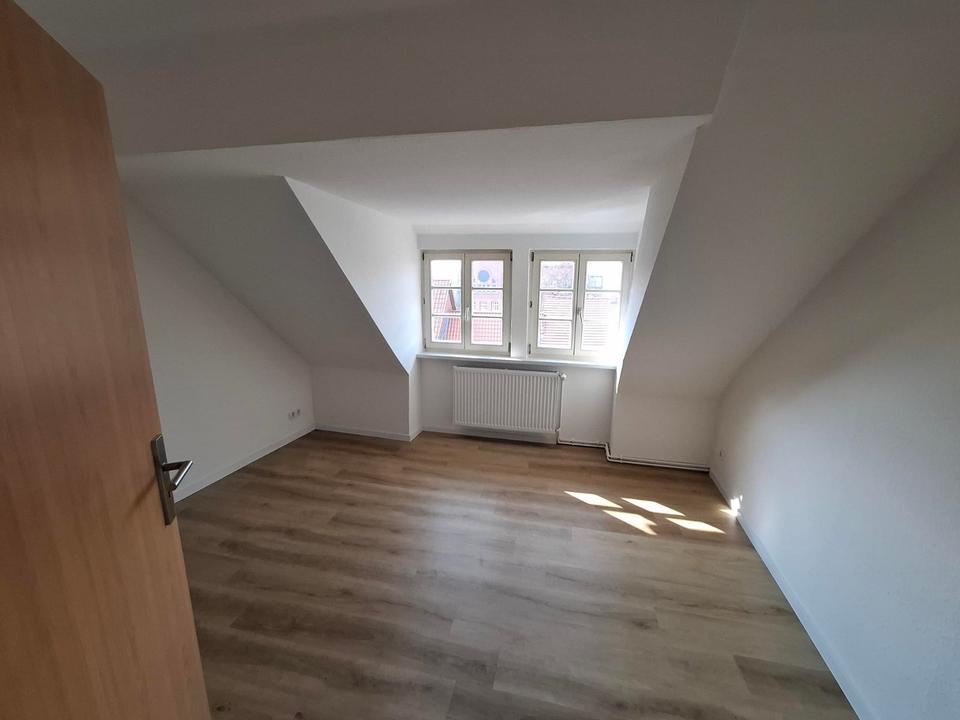 Thumbnail-3 Zimmer Wohnung im Dachgeschoss links