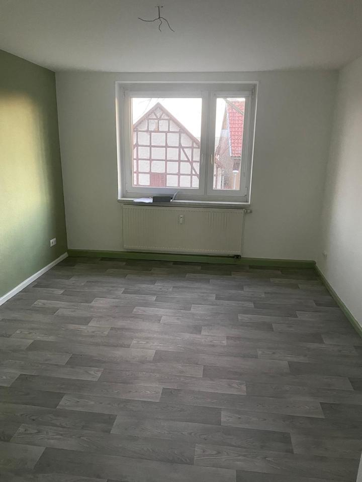 Thumbnail-Helle, modernisierte 3-Zimmer-Wohnung mit EINBAUKÜCHE– ab sofort bezugsfrei