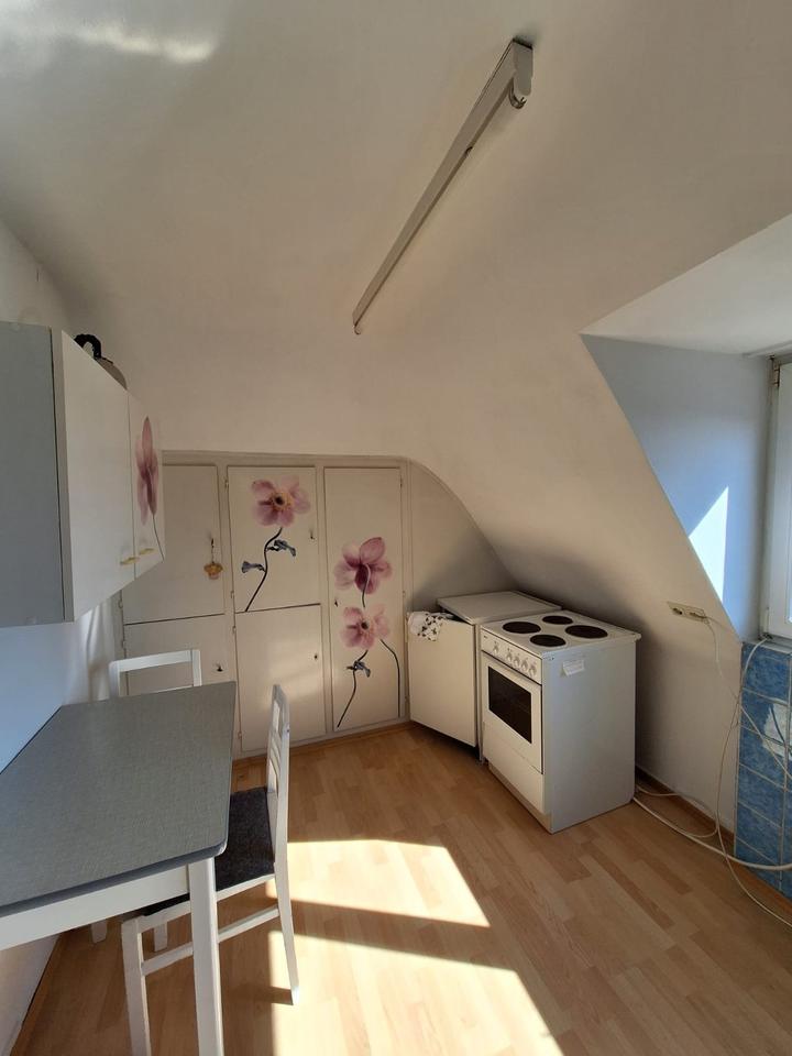 Thumbnail-Teilmöblierte helle kleine Dachgeschoss Wohnung