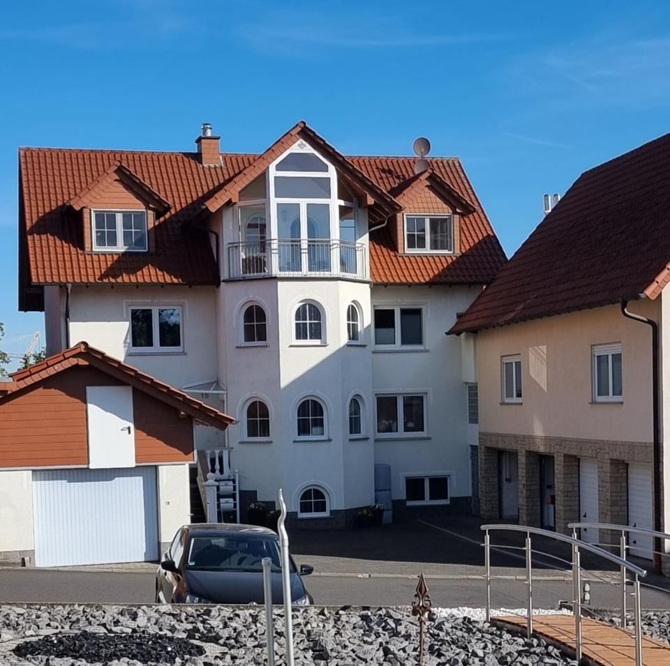 Thumbnail-Repräsentatives Mehrfamilienhaus – modernisiert & vielseitig