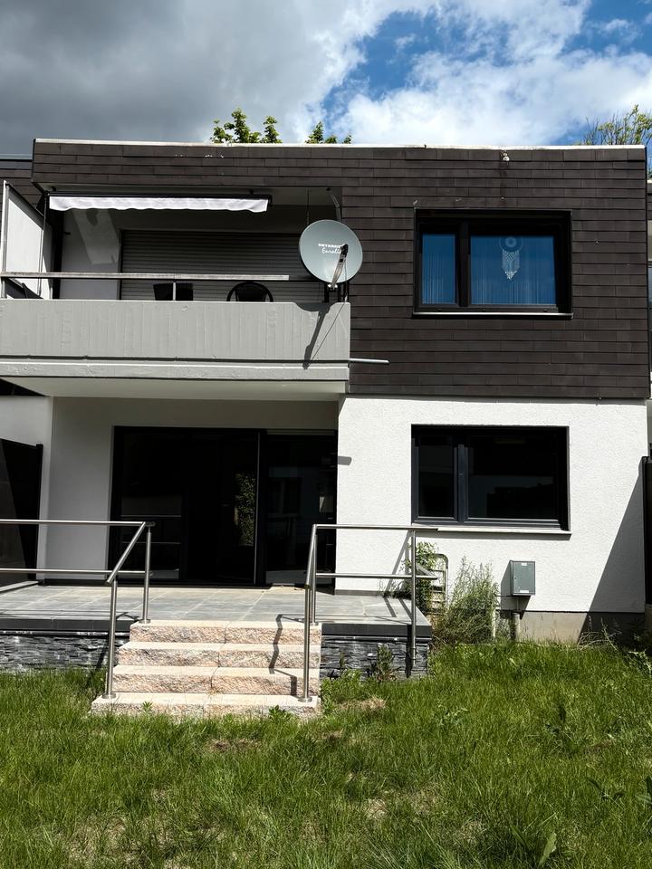 Thumbnail-Ein-Zweifamilienhaus und Garage hochwertig renoviert VON PRIVAT