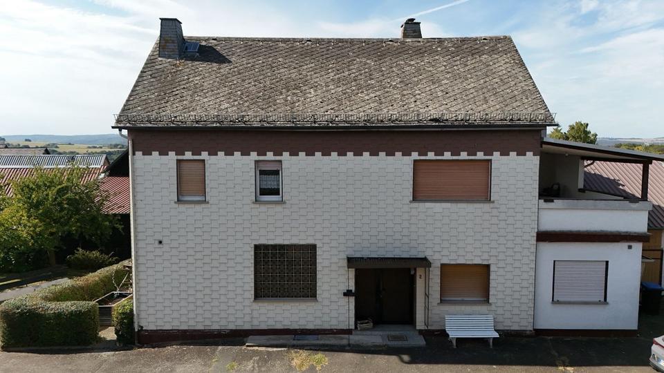 Thumbnail-Haus mit großem Grundstück und 2 Scheunen