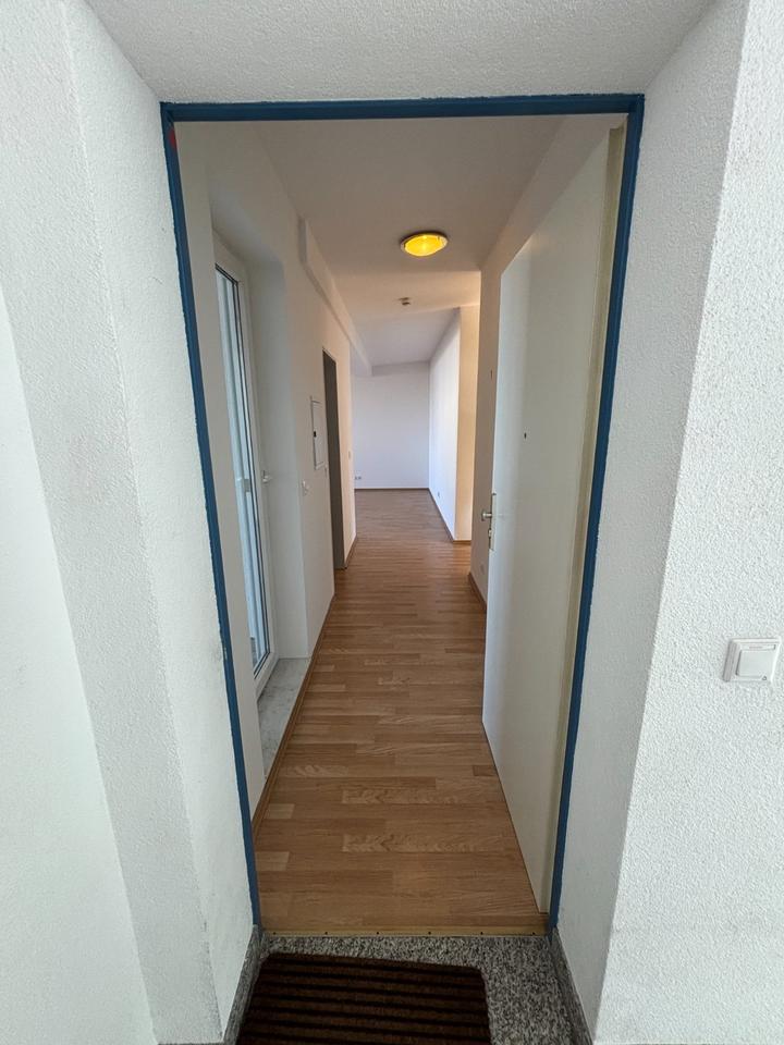 Thumbnail-Juwel mit Panoramablick: 3-Zimmer-Wohnung mit XXL-Winterg