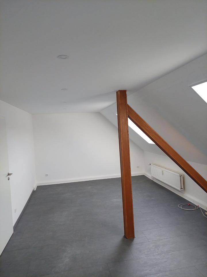 Thumbnail-Schöne Dachgeschoss-Wohnung 70qm 2,5 Zimmer nähe Schlosspark