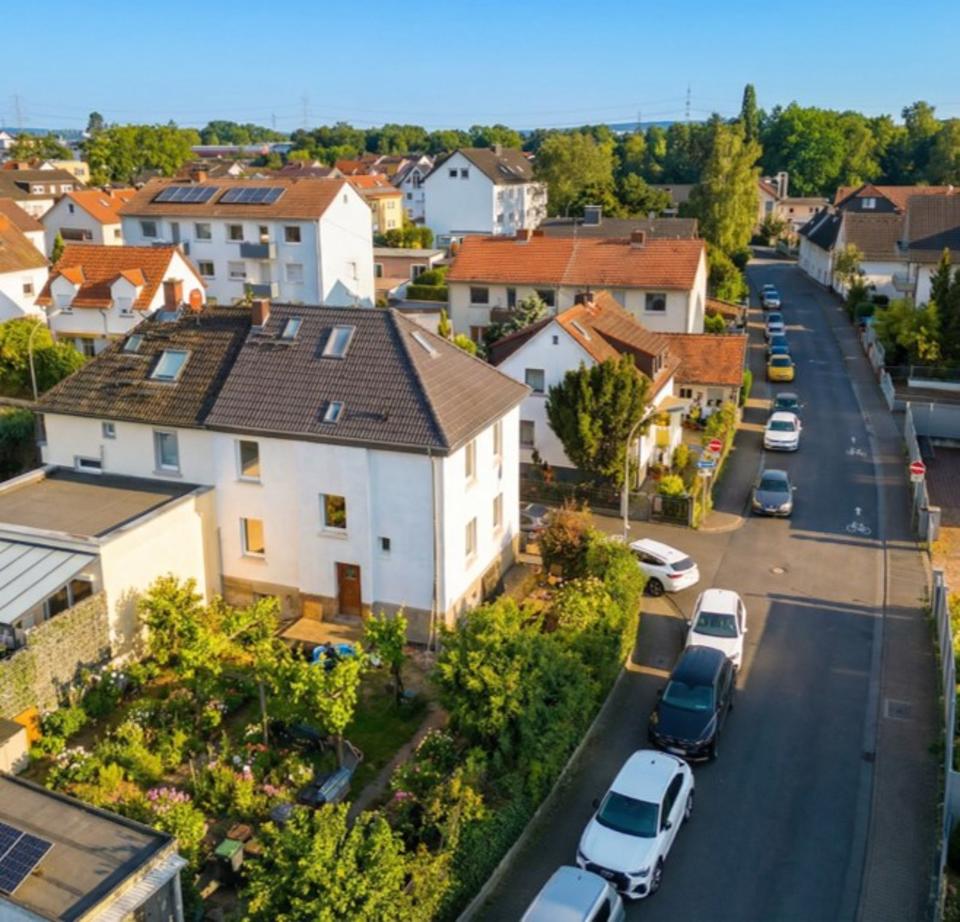 Thumbnail-Sanierte 6-Zimmer DHH in Nieder-Eschbach mit Garage in Bestlage