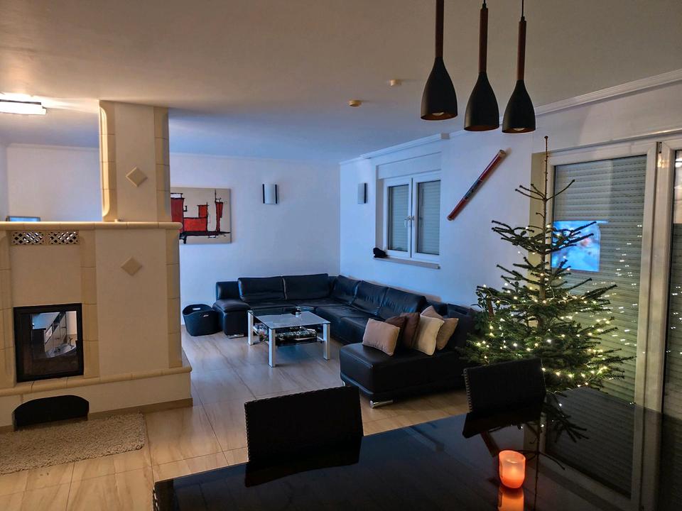 Thumbnail-Große, möblierte WG-Zimmer in einem 3-stöckigen Haus