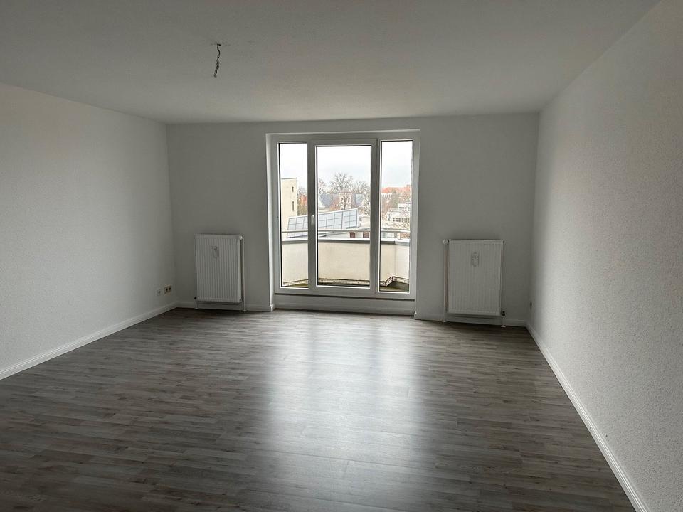 Thumbnail-Modernisierte 2,5-Zimmer Wohnung-Einbauküche & Balkon