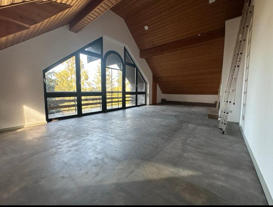 Thumbnail-Sanierte 4-Zimmer-DG-Wohnung! Loggia und Garten!