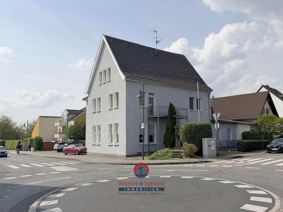 Thumbnail-DORMAGEN-STÜRZELBERG: FRISCH SANIERTE 4-ZIMMERWOHNUNG IM ERDGESCHOSS MIT KÜCHE & EIGENEM GARTEN!