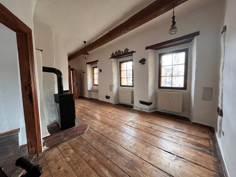 Thumbnail-3-Zimmer-Wohnung mit historischem „Rittersaal