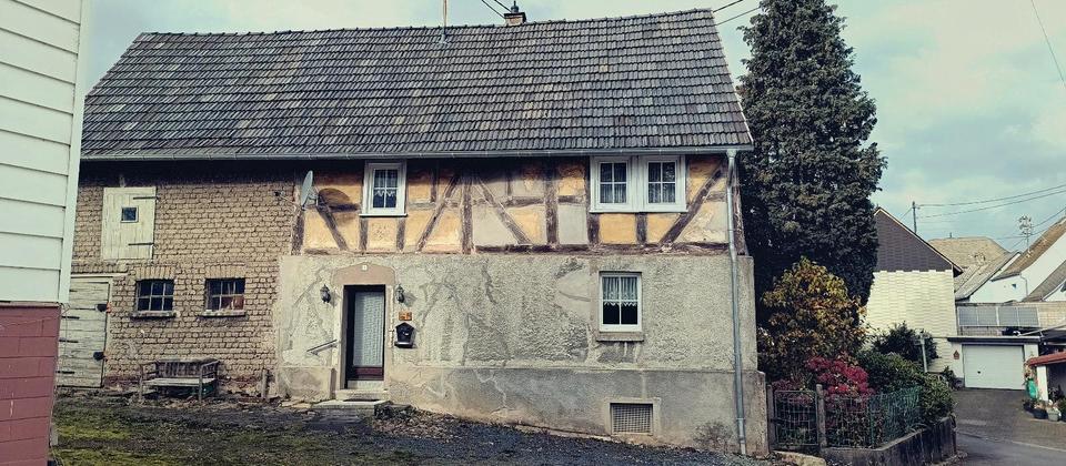 Thumbnail-Einfamilienhaus in Höchstenbach mit viel Potential