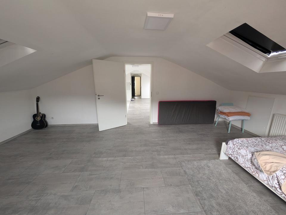 Thumbnail-Sehr Helle 2,5 Zimmerwohnung frisch Renoviert ! !