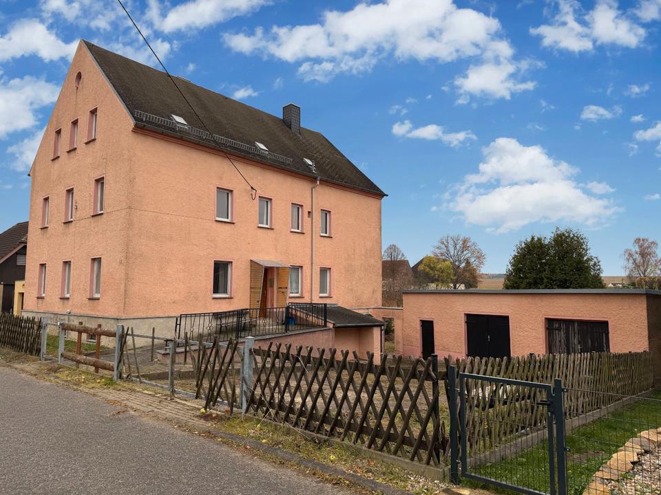 Thumbnail-Freistehendes Haus mit Garagen, Einfahrt und Garten in Waldheim