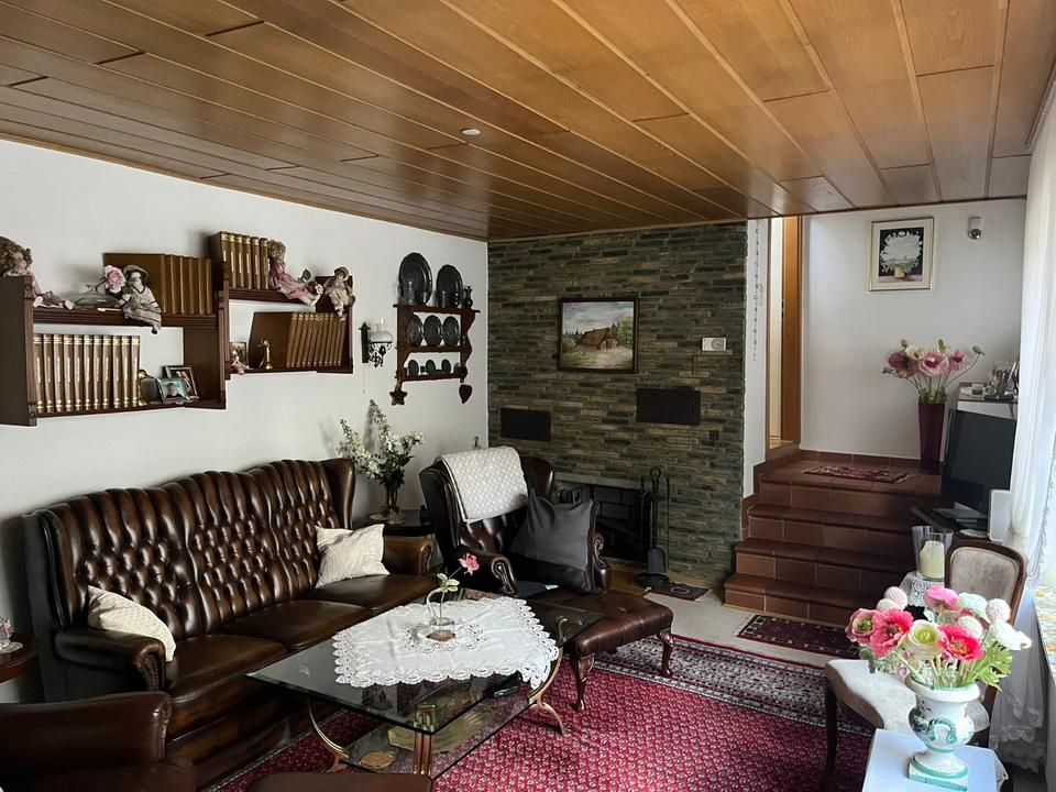 Thumbnail-Großzügige 5,5 -Zimmer-Wohnung mit Garten in Düsseldorf-Wersten