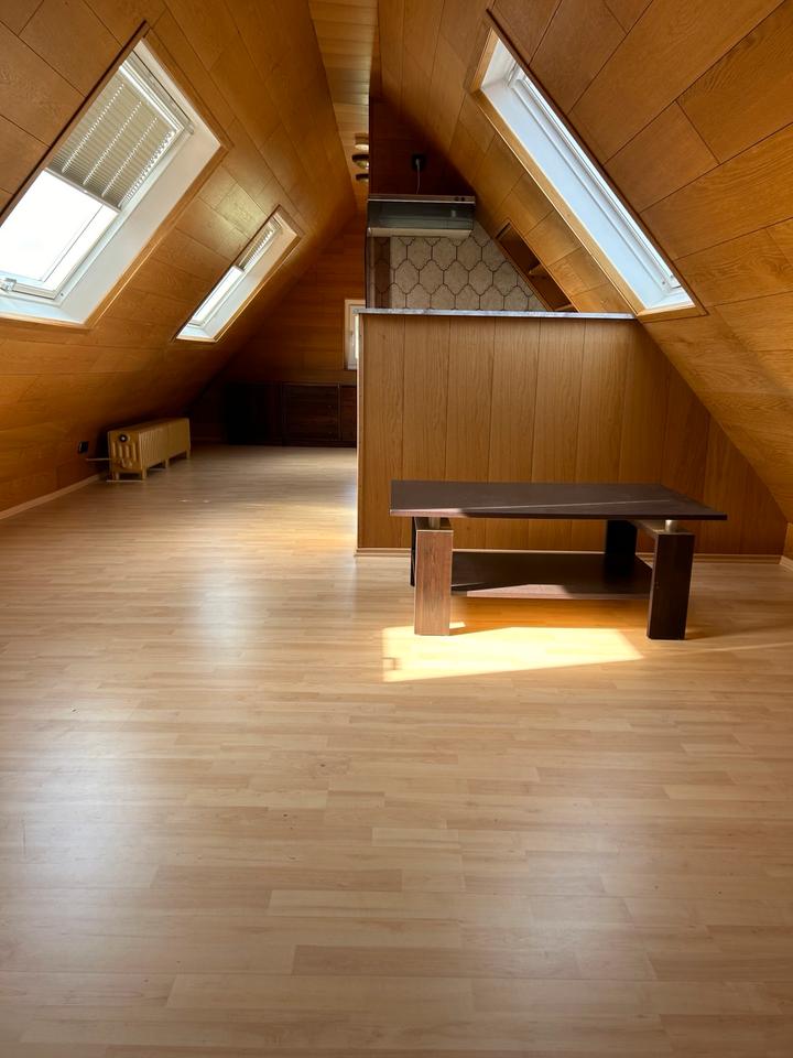 Thumbnail-1-Zimmer DG-Wohnung in bester Lage in Misburg