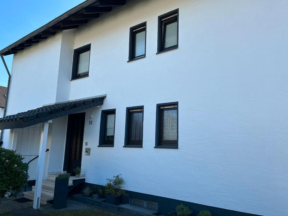 Thumbnail-Gepflegtes 2- bis 3-Familienhaus mit 2 Garagen & Carport