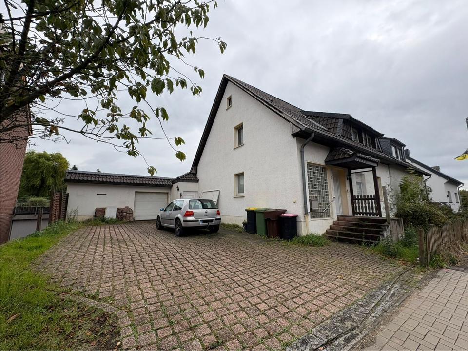 Thumbnail-DHH auf großem Eigentumsgrundstück in Dormagen-Rheinfeld