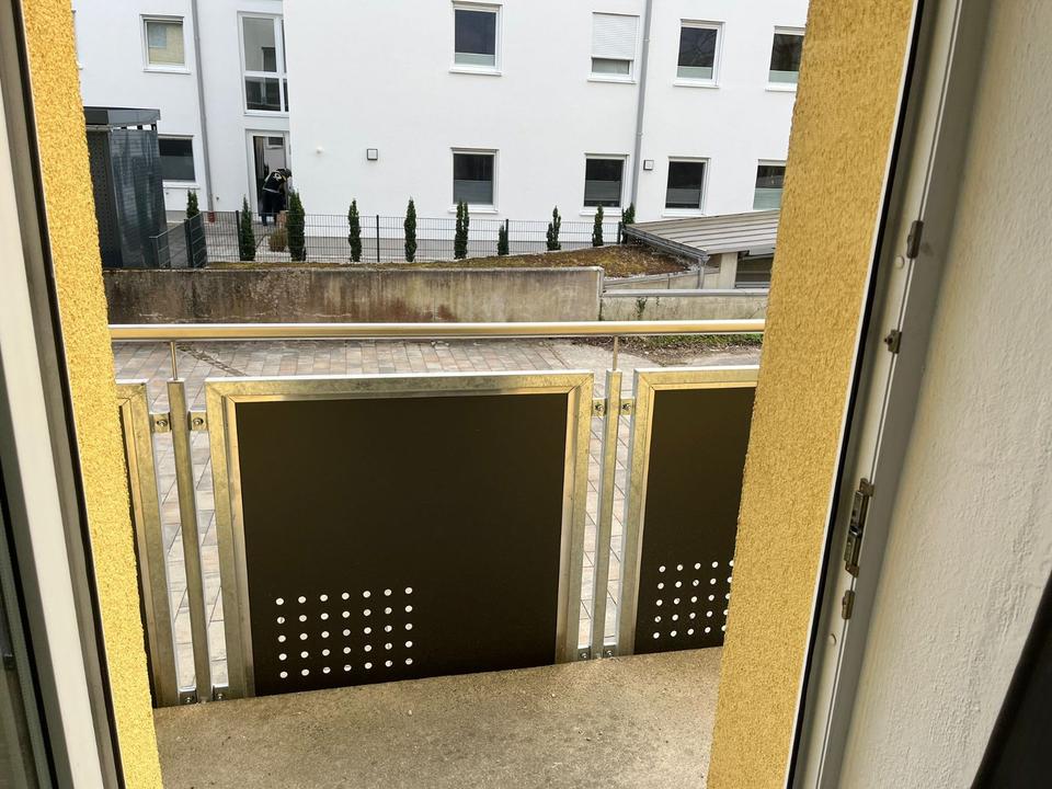 Thumbnail-Helle1,5-Zimmer Wohnung im EG mit Balkon