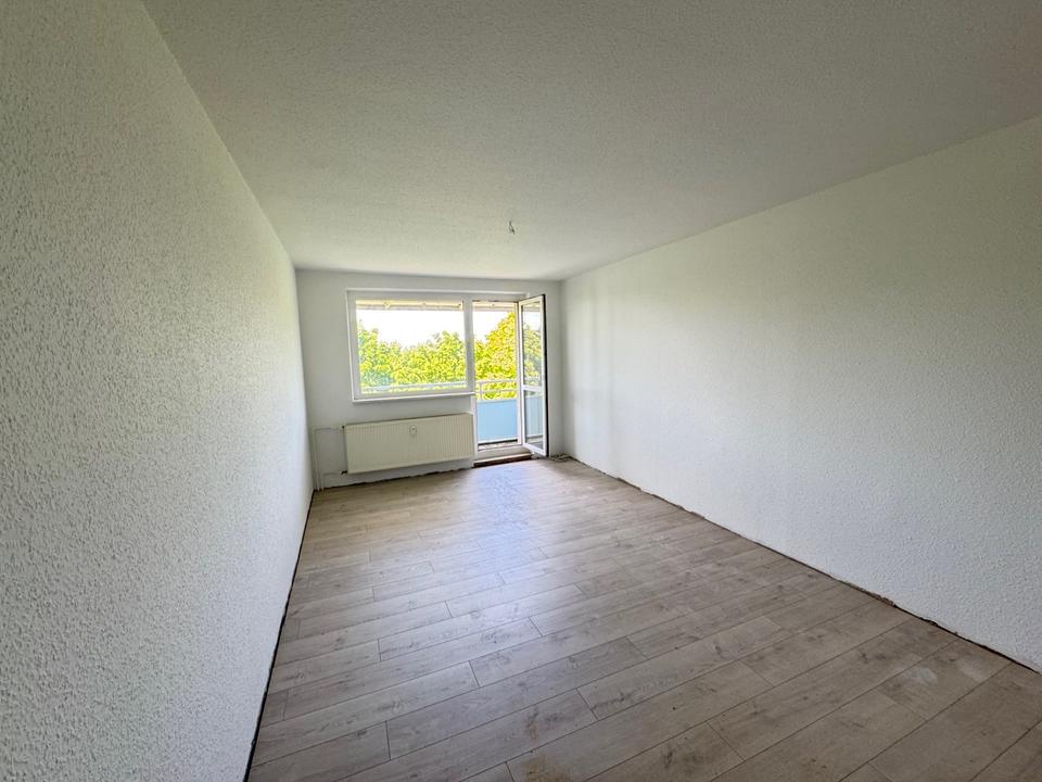 Thumbnail-SCHÖNE FRISCH SANIERTE 2 RAUM WOHNUNG MIT BALKON IN NEUBRANDENBURG ZU VERMIETEN