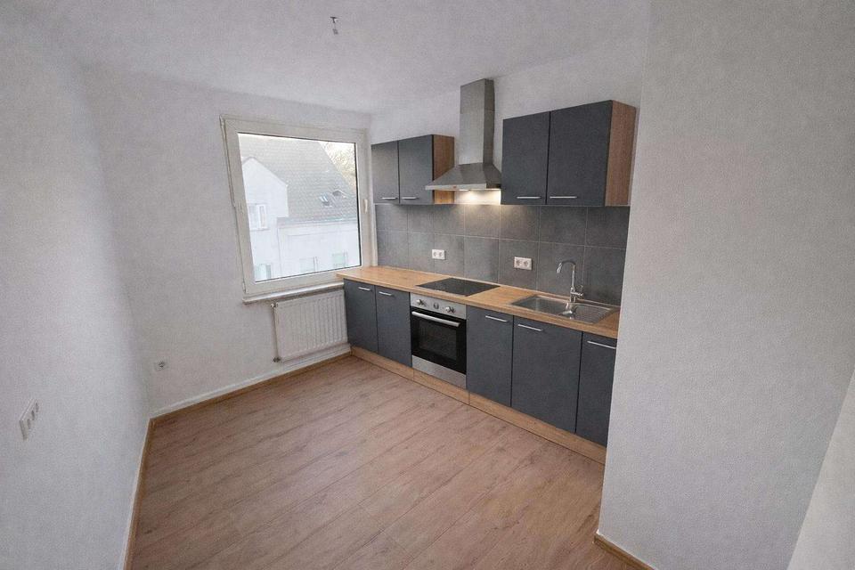 Thumbnail-Frisch renovierte 2,5 Zimmer Wohnung in Top Lage - inkl. Einbauküche