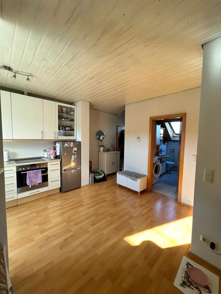 Thumbnail-Helle Dachgeschosswohnung mit Charme in Kaltenholzhausen