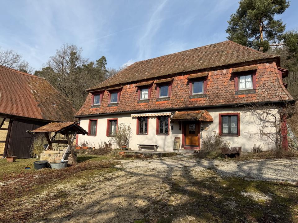 Thumbnail-Historisches Gebäudeensemble in Alleinlage