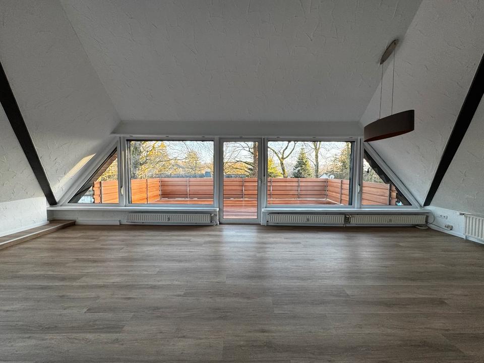 Thumbnail-Großzügige 3-Zimmer-Wohnung mit Kamin und großem Balkon