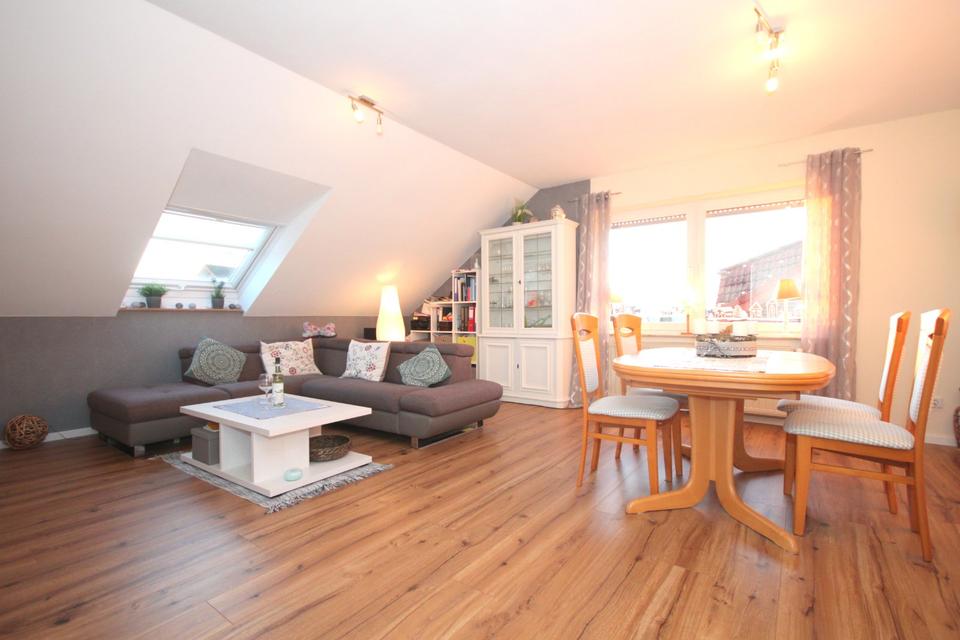 Thumbnail-PB-Elsen! 3 Zimmer-DG-Wohnung mit Balkon und Einbauküche