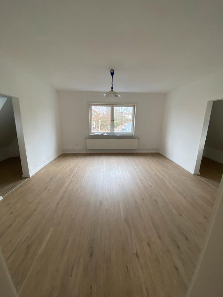 Thumbnail-Attraktive 3,5 Zimmer-Wohnung mit Garage und Einbauküche