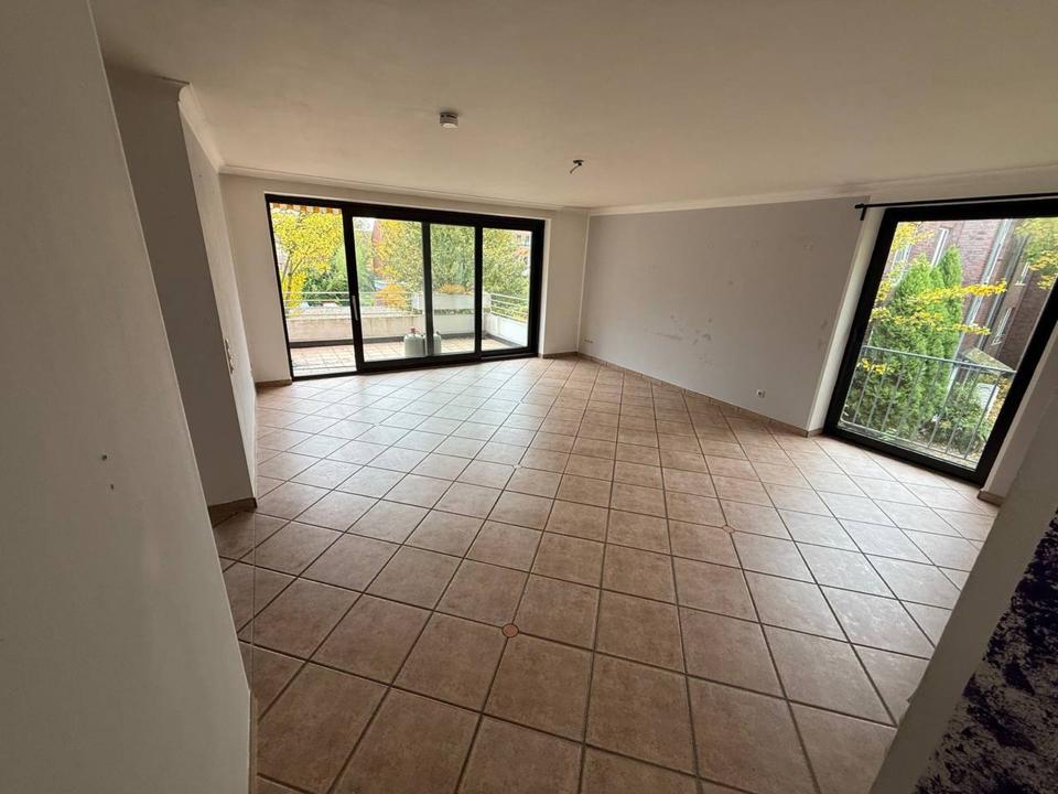 Thumbnail-Helle, renovierte 3-Zimmer-Whg. mit Balkon & EBK – 92 m² 40667