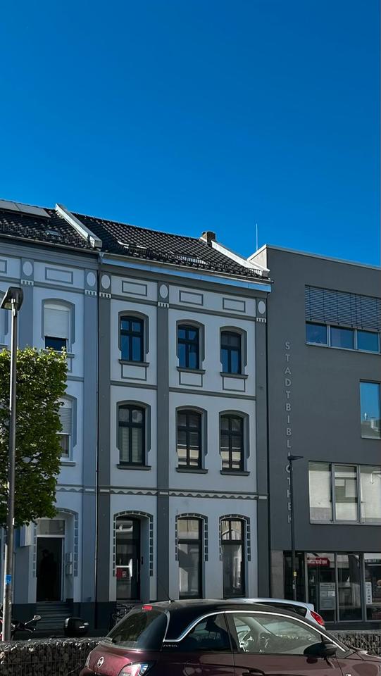 Thumbnail-Mehrfamilienhaus mit einer Gewerbeeinheit und zwei Wohneinheiten