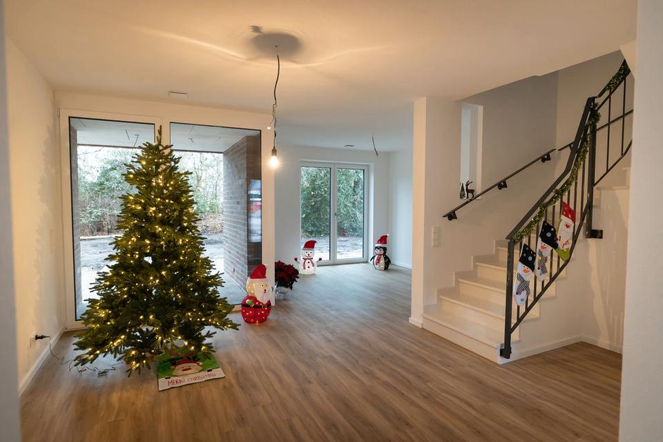 Thumbnail-Bezugsfertig 01.01.2026! Exklusives Neubau-Reihenendhaus im Herzen von Friedrichsfehn!