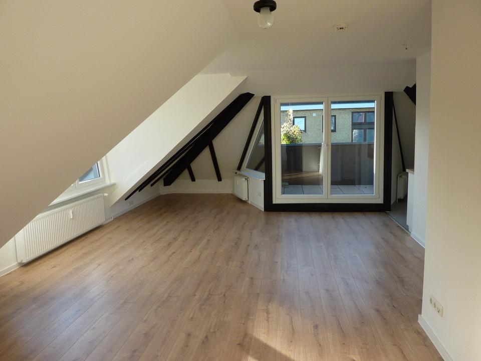 Thumbnail-Preetz, indiv.exkl. 2 Zi.-DG-Wohnung, Erstbezug nach Renov.San.