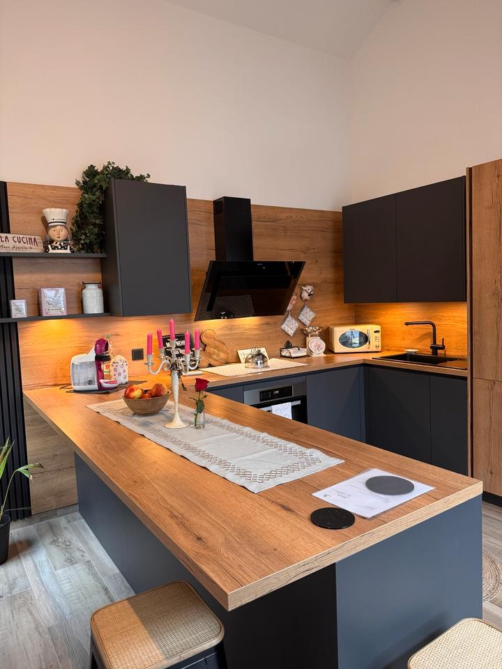 Thumbnail-Hochwertige DG-Wohnung mit Dachterrasse & großer Einbauküche