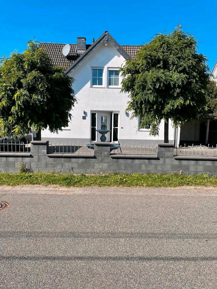 Thumbnail-Elegantes Einfamilienhaus mit Pool und Sauna in ruhiger Lage