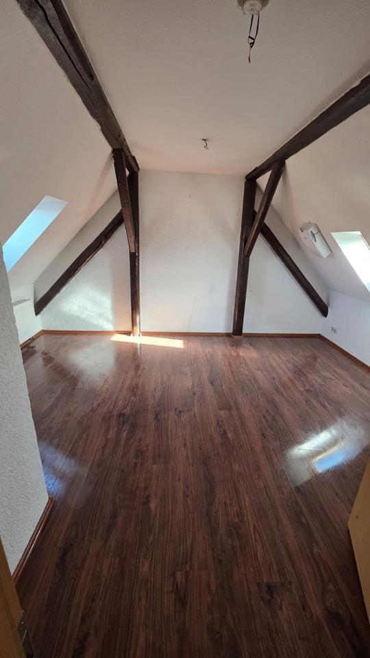 Thumbnail-Großzügige 5-Zimmer-Wohnung mit Balkon in Gotha