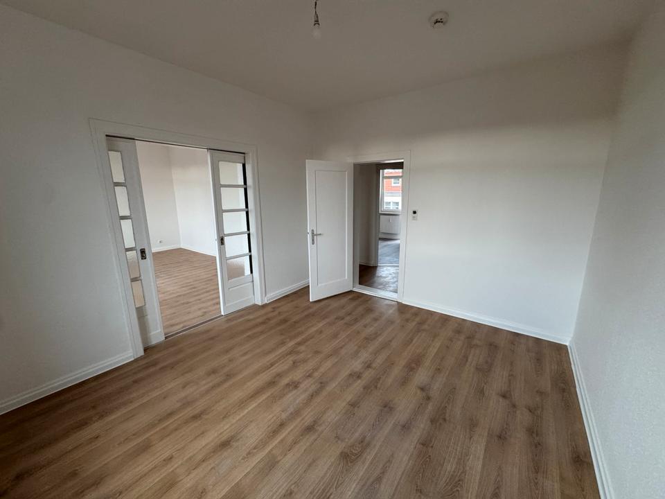 Thumbnail-TOP RENOVIERT! Große helle 3 Zimmer Wohnung