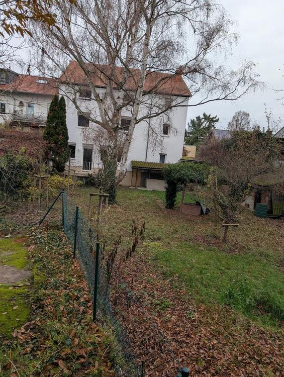 Thumbnail-Attraktives Mehrfamilienhaus mit großem Garten und Potenzial