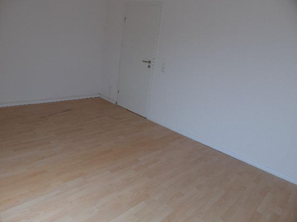 Thumbnail-2020 renovierte 3 Zimmer-Wohnung mit neuem Bad, neuwertigen Innentüren, Garten und Kfz.-Platz!