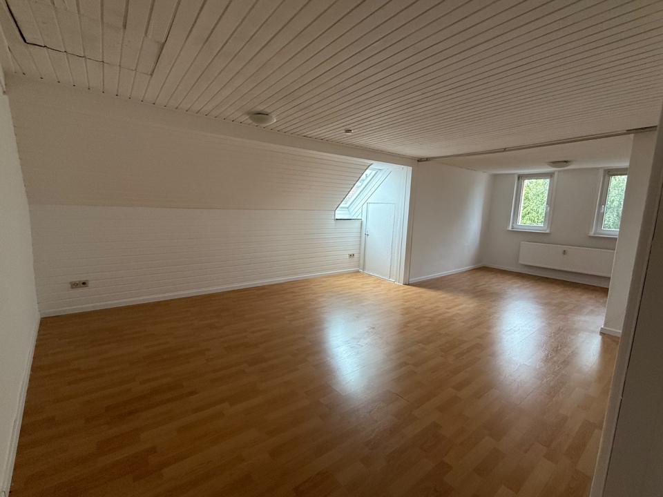 Thumbnail-Helle 3-Zimmer-Dachgeschosswohnung in Lehrte-Hämelerwald