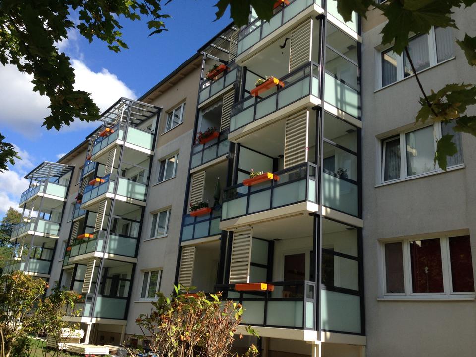 Thumbnail-Erstbezug einer sonnigen 3Raumwohnung mit viel Grün ringsherum.