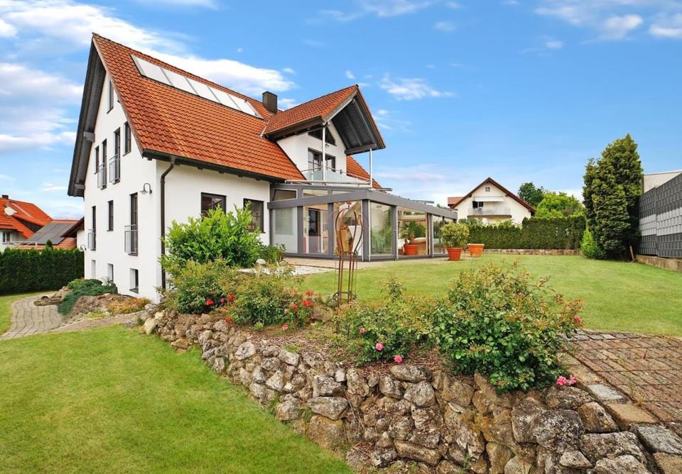 Thumbnail-Villa zur Miete 7 Zimmer 256qm2 Wohnfl.