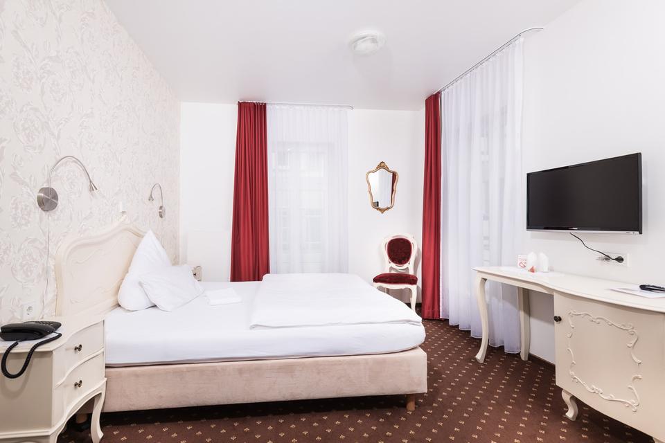 Thumbnail-WG Zimmer mit eigenem Bad in ehemaligem Hotel