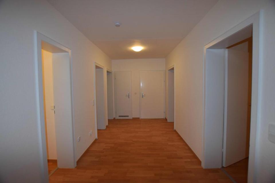 Thumbnail-+++ Zum Einzug bereit! Schöne 3-Zimmerwohnung mit Balkon und Fahrstuhl +++