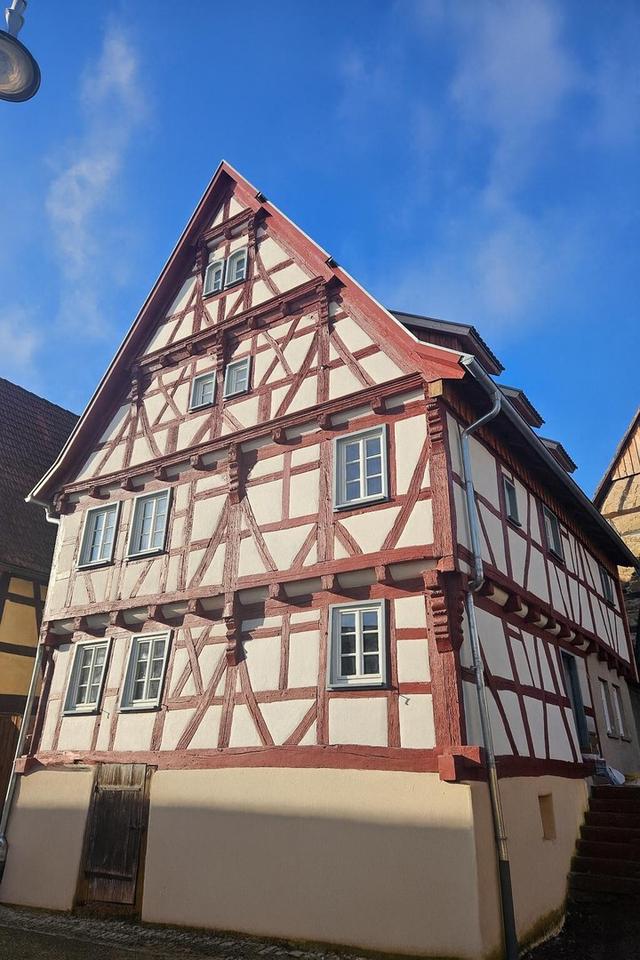 Thumbnail-Charmante 5-Zimmer-Wohnung im Denkmalhaus, Erstbezug nach Renovierung, Stellplatz inklusive