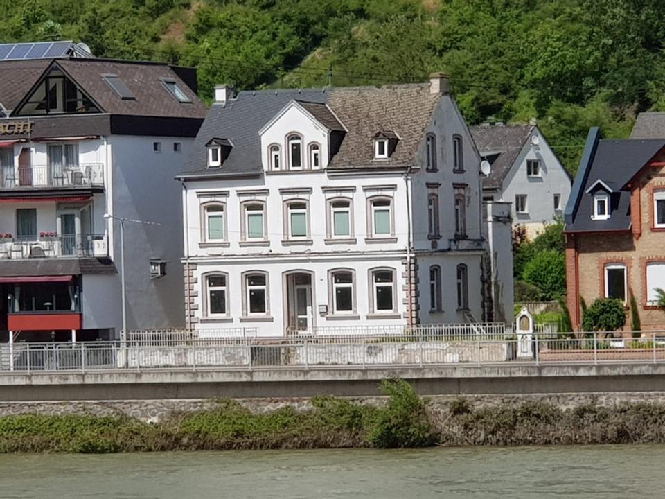 Thumbnail-Renovierungsbedürftiges Mehrfamilienhaus direkt am Rhein