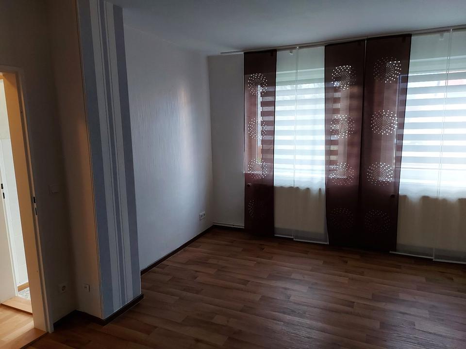 Thumbnail-1-Zimmer-Wohnung teilmöbliert