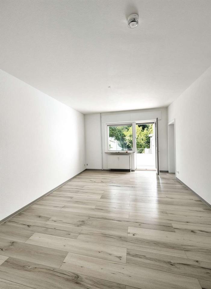 Thumbnail-Helle 2-Zimmer-Wohnung mit Balkon in zentraler Lage.