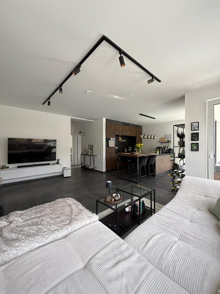 Thumbnail-Großzügige helle 2 Zimmer Wohnung